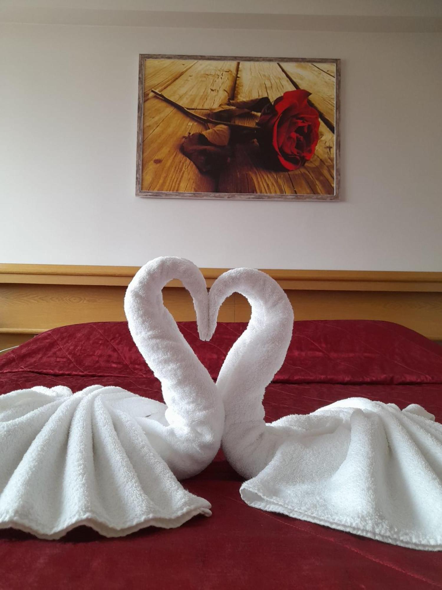 Hotel Мадона Экстерьер фото