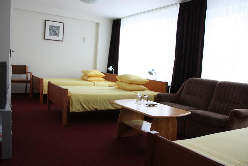 Hotel Мадона Экстерьер фото