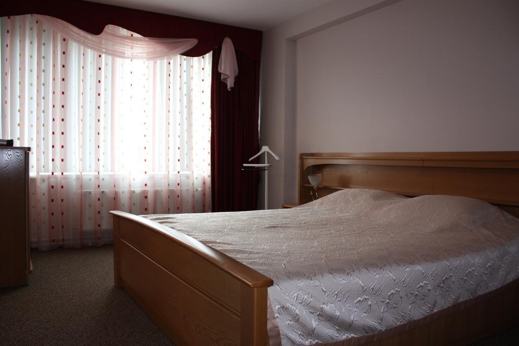 Hotel Мадона Экстерьер фото