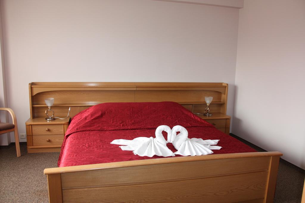 Hotel Мадона Экстерьер фото