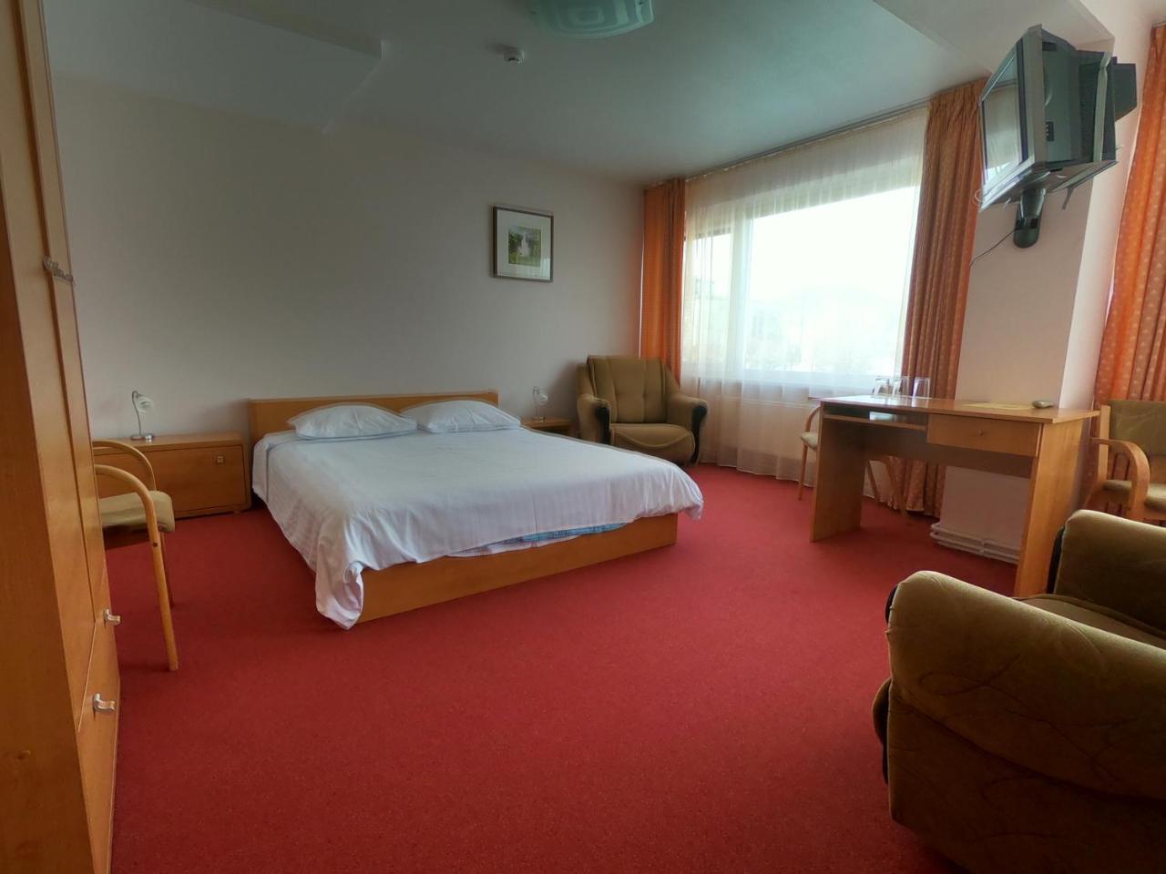 Hotel Мадона Экстерьер фото